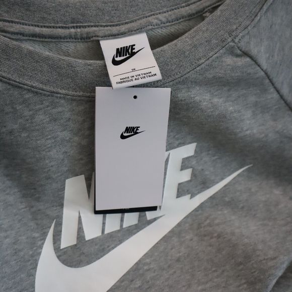 Nike DC6928 063 Women's Plus Sz 1XL Gray Fleece Logo Graphic Sweatshirt $60 - Picture 6 of 9